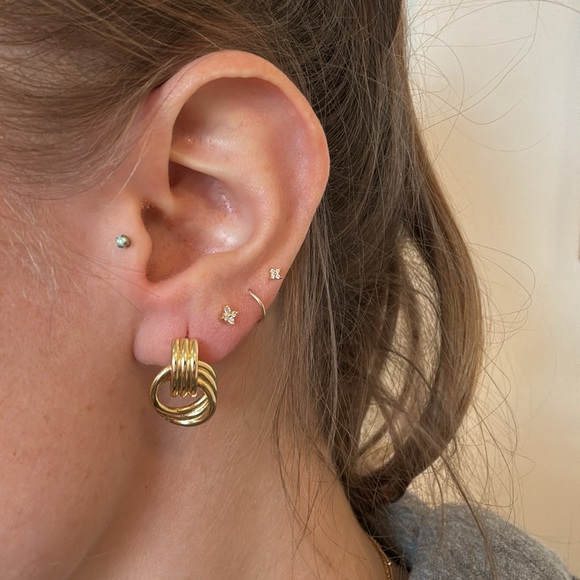 Chunky bold knot stud earrings gold - Picture 6 of 10